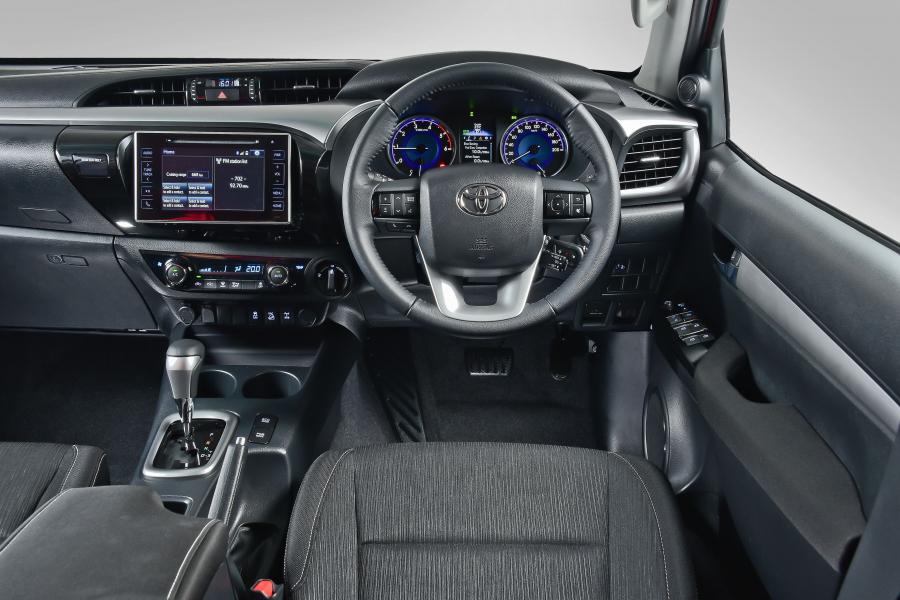 Торпедо Toyota Hilux 4x4 Raider Double Cab 2016 года  (ZA) (фото 40 из 40)